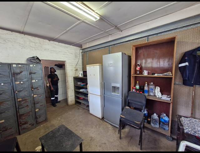 500M² INDUSTRIAL YARD TO LET IN QUEENSMEAD INDUSTRIA